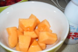 Panna cotta cu pepene galben si capsune