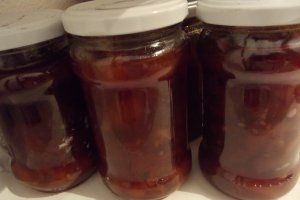 Gem de piersici cu nuci