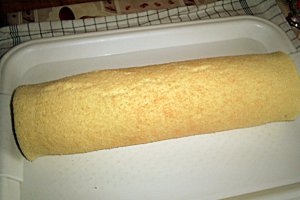 Rulada cu crema de vanilie si banane