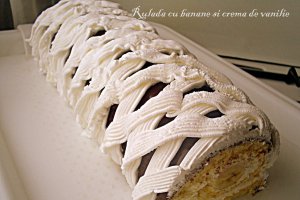 Rulada cu crema de vanilie si banane