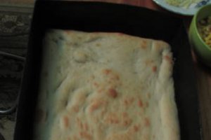Pizza cu blat pufos