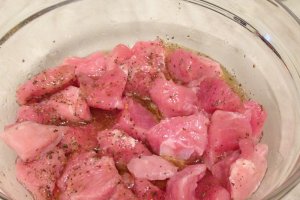 Bucatele de carne de porc cu ciuperci