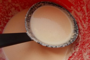 Clatite cu unt si dulceata de cirese amare