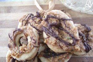 Biscuiti cu caramel si ciocolata