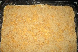 Prajitura cu biscuiti, mere, crema de vanilie si nuci