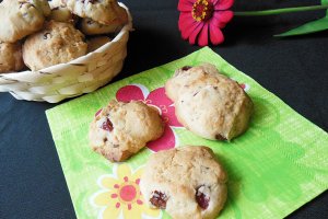 Biscuiti cu visine si ciocolata