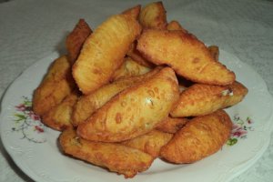Mini langosi cu branza si marar