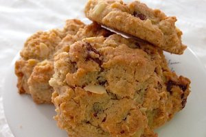 Biscuiti cu migdale si ovaz