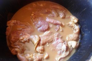 Porc cu seminte negre de mustar si legume