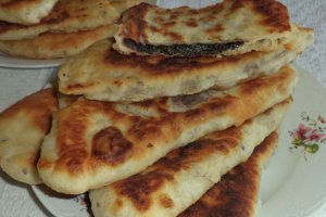Placinte cu stir rosu si / sau branza