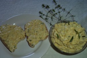 Salata de varza cu maioneza si cimbru