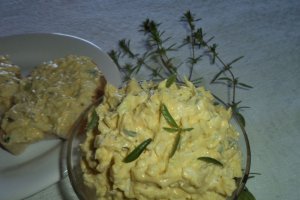 Salata de varza cu maioneza si cimbru