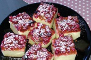 Desert prajitura nemteasca cu coacaze rosii