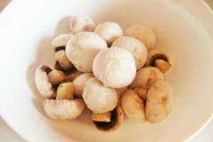 Tocanita de ciuperci cu aripioare de pui