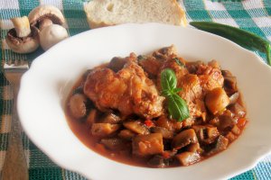 Tocanita de ciuperci cu aripioare de pui