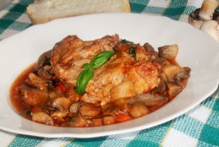 Tocanita de ciuperci cu aripioare de pui