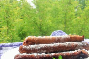 Langosi cu dulceata de visine