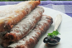 Langosi cu dulceata de visine