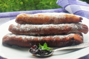 Langosi cu dulceata de visine