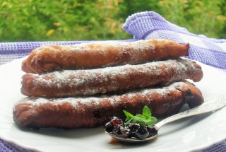 Langosi cu dulceata de visine