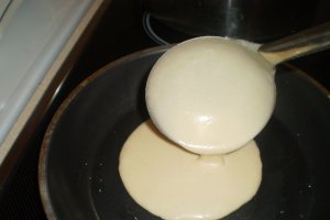Pancakes cu dulceata de afine si inghetata