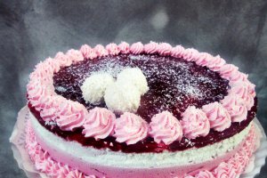 Tort cu fructe de padure,panna cotta de vanilie si cocos