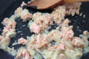 Penne cu ton,porumb ,piper rosu si vodca