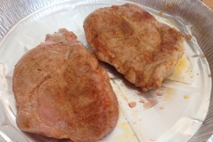 Ceafa de porc in sos de rosii si usturoi