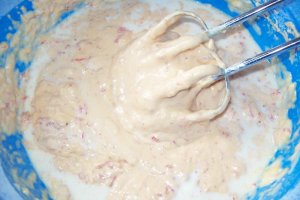 Cupcakes cu crema de vanilie si capsuni