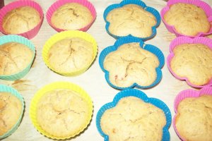 Cupcakes cu crema de vanilie si capsuni