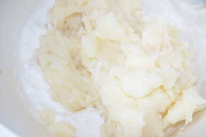 Cupcakes cu crema de vanilie si capsuni