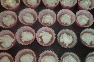 Briose cu cacao si umplutura de cocos