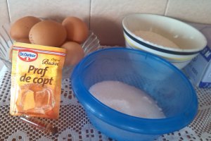 Rulada cu crema de frisca si ciocolata