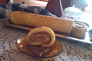 Rulada cu crema de frisca si ciocolata