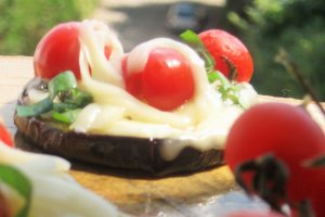 Pizzete de vinete cu rosioare