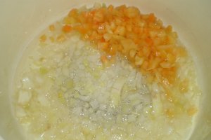 Gulas de porc cu branza si ciuperci