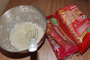 Tiramisu reteta cu biscuiti Amaretti la pahar