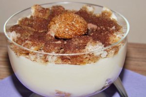 Tiramisu reteta cu biscuiti Amaretti la pahar