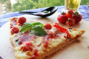 Pizza cu carne de pui
