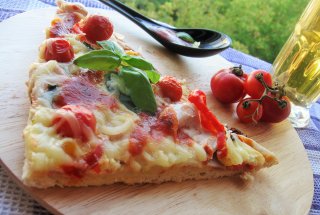 Pizza cu carne de pui