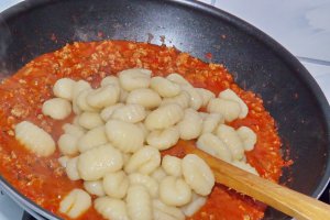 Gnocchi cu sos ragu