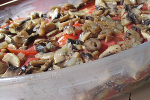 Mancare de rosii cu ciuperci la cuptor