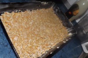 Prajitura rasturnata cu nectarine si biscuiti