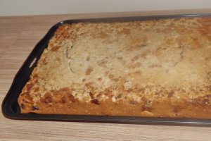 Prajitura rasturnata cu nectarine si biscuiti