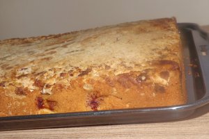 Prajitura rasturnata cu nectarine si biscuiti