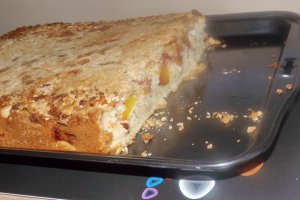 Prajitura rasturnata cu nectarine si biscuiti