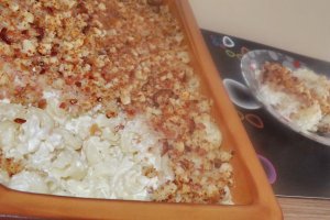 Melcisiori si conopida gratinate, sub crusta de bacon