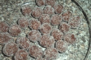 Deliciu cu nuca, ciocolata si visine