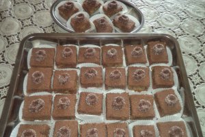 Deliciu cu nuca, ciocolata si visine