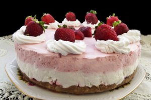 Desert cheesecake cu capsuni